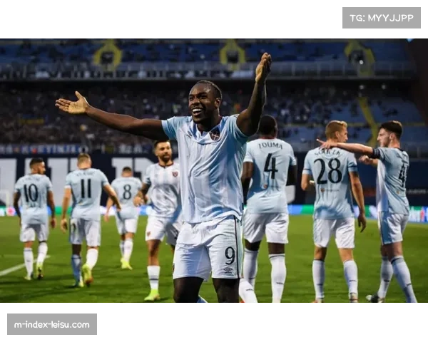 西汉姆联控球尝试遭遇失败 莫耶斯回归能否重拾硬汉流